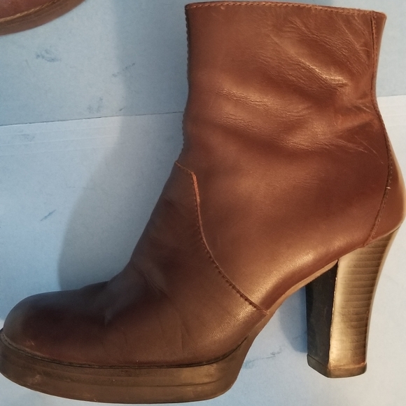 Brown leather "on your feet" booties, US 7. - Picture 3 of 4
